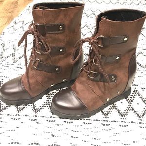 Faux Sorel boots!